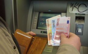 Sacar dinero del cajero automático